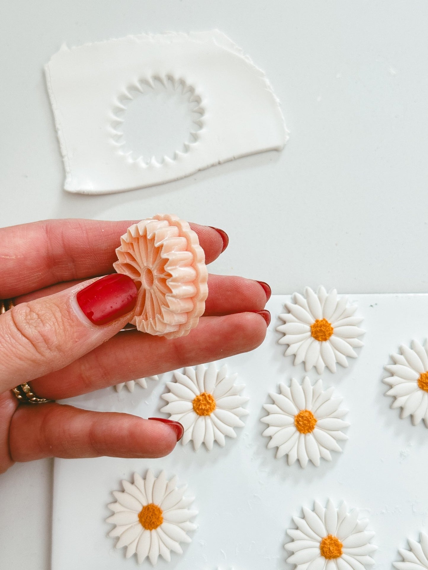 Detailed daisy cutter - Cutter - CLN Atelier