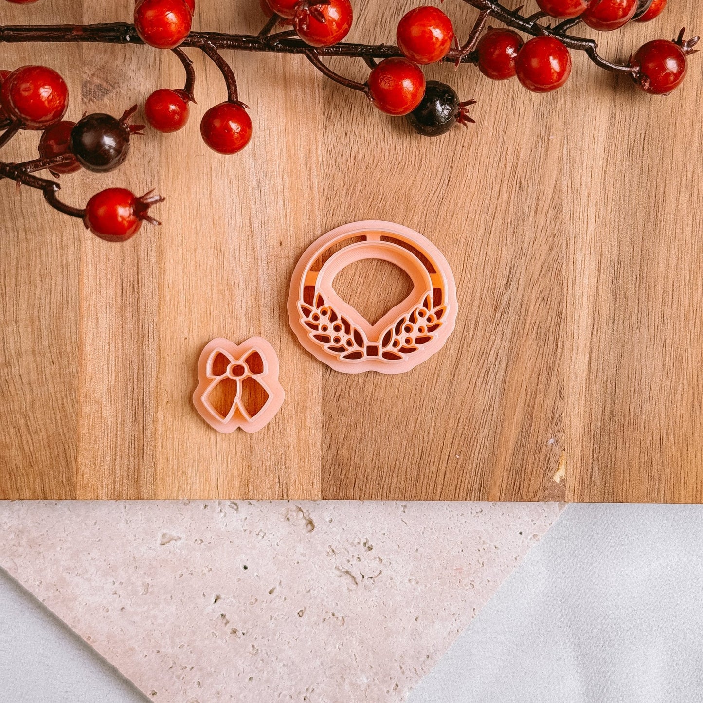 Embossed wreath with bow - Cutter - CLN Atelier