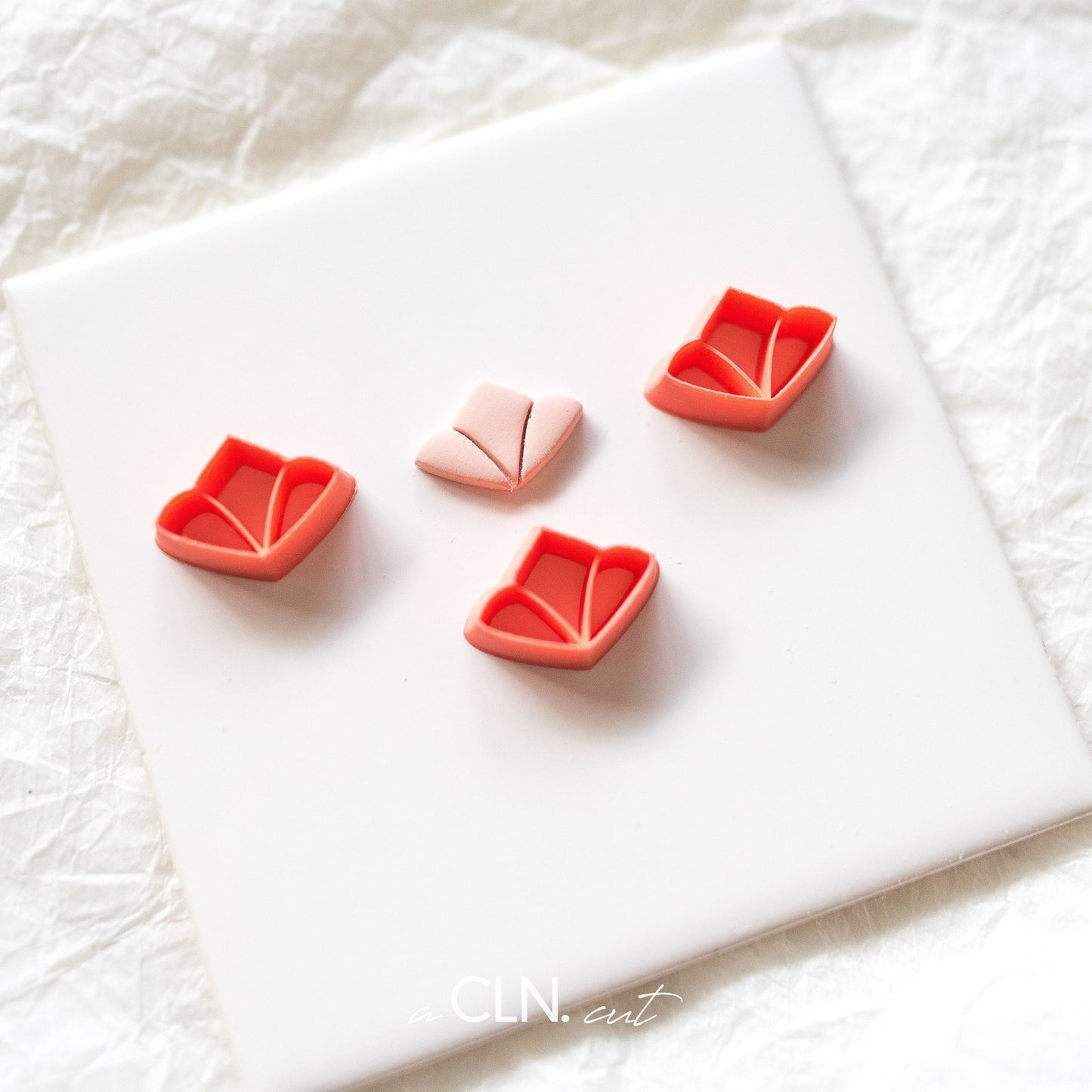 Embossed art deco stud - Cutter - CLN Atelier