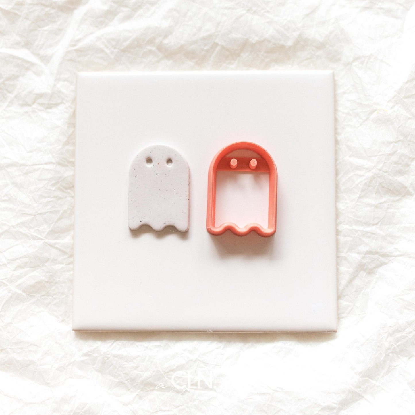Embossed ghost cutter - Cutter - CLN Atelier