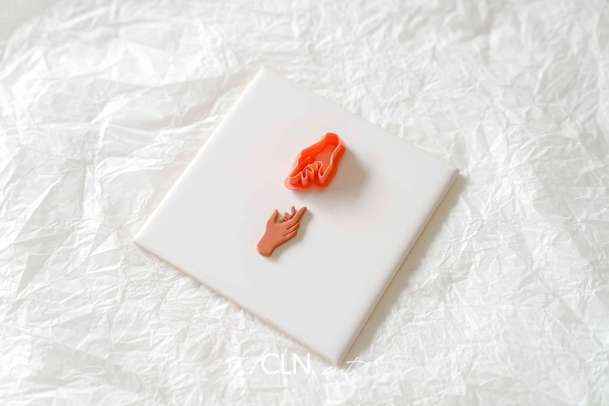 Embossed hand - Cutter - CLN Atelier