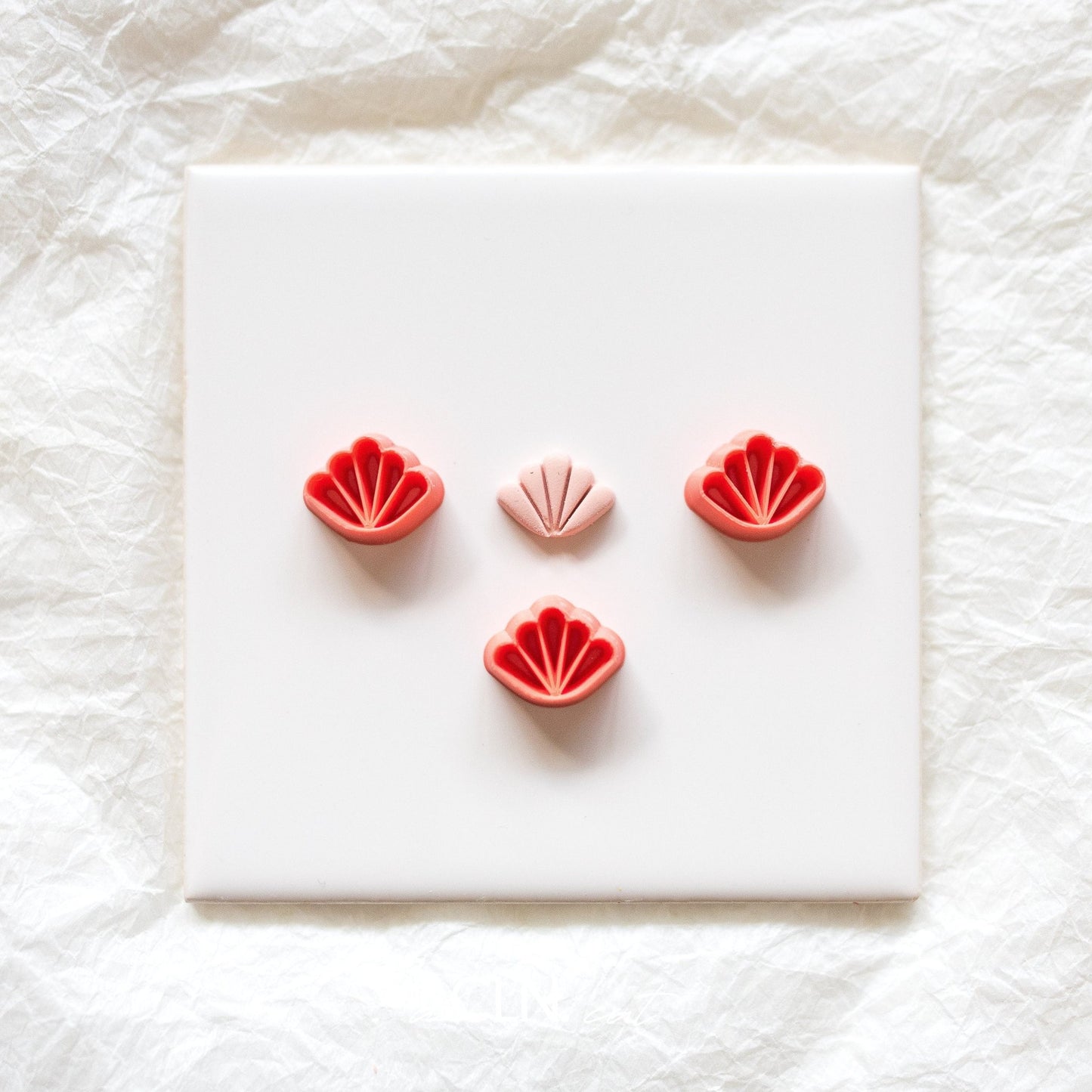 Embossed scalloped stud - Cutter - CLN Atelier