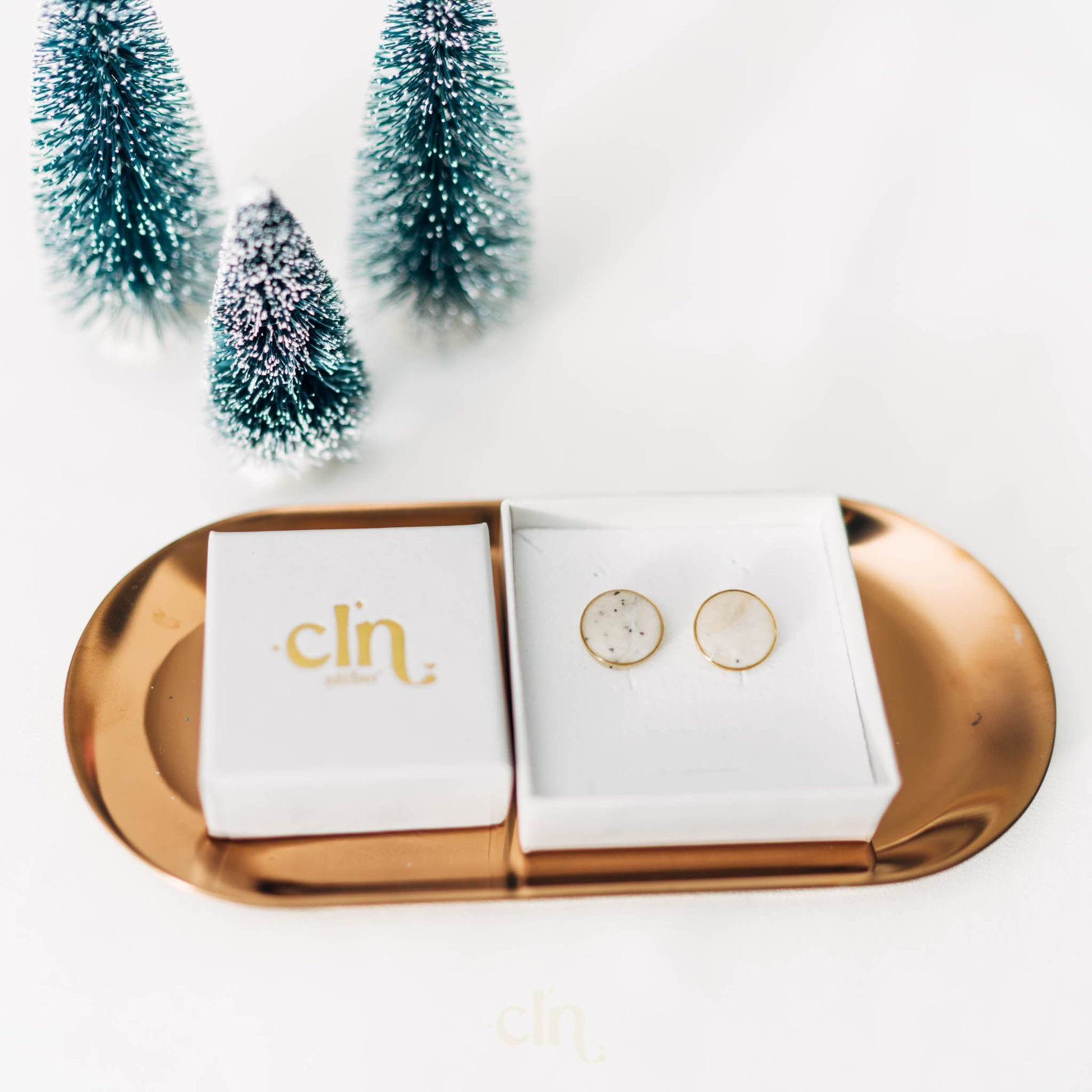 Faux white marble studs with golden brim - Earrings - CLN Atelier