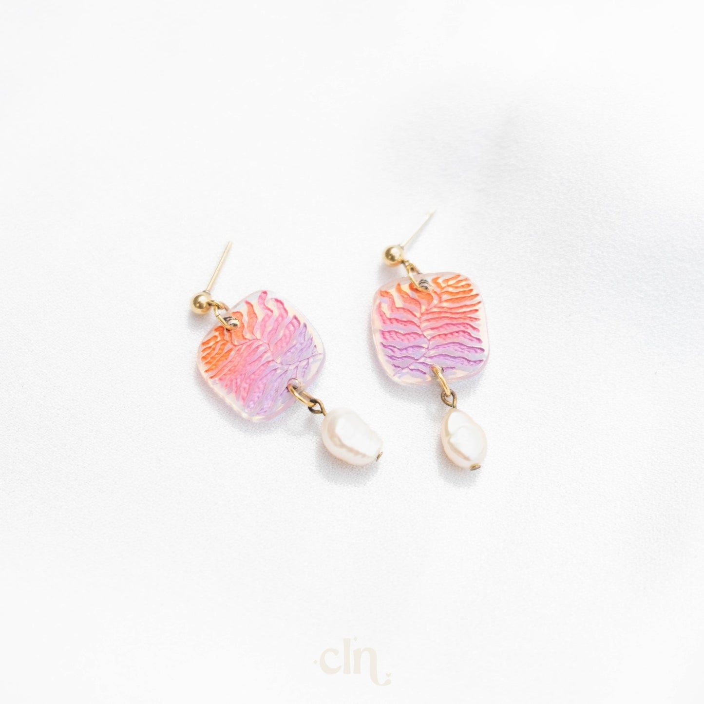 Floral holographic dangle - Earrings - CLN Atelier