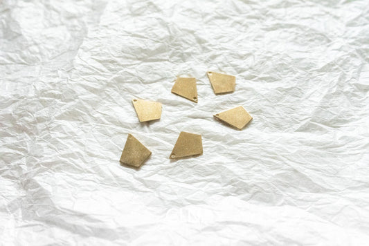 Geometric Kite Charm Small 6 Pieces - Brass charm - CLN Atelier