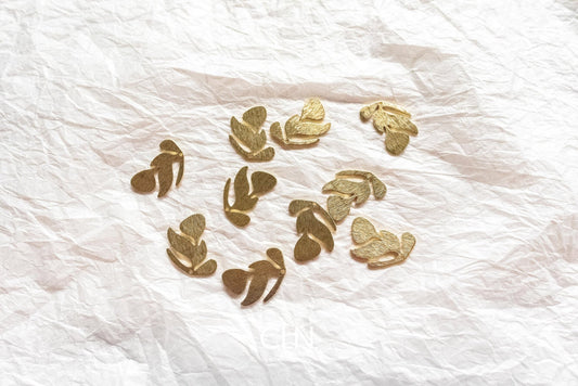 Leaf Charm Brushed 10 Pieces - Brass charm - CLN Atelier