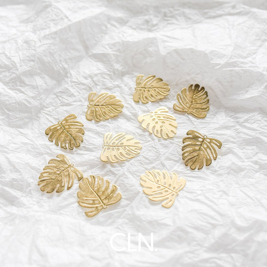 Monstera Charm 10 Pieces - Brass charm - CLN Atelier