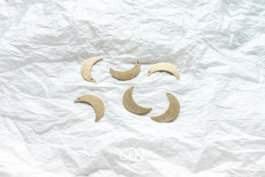 Moon Charm 6 Pieces - Brass charm - CLN Atelier