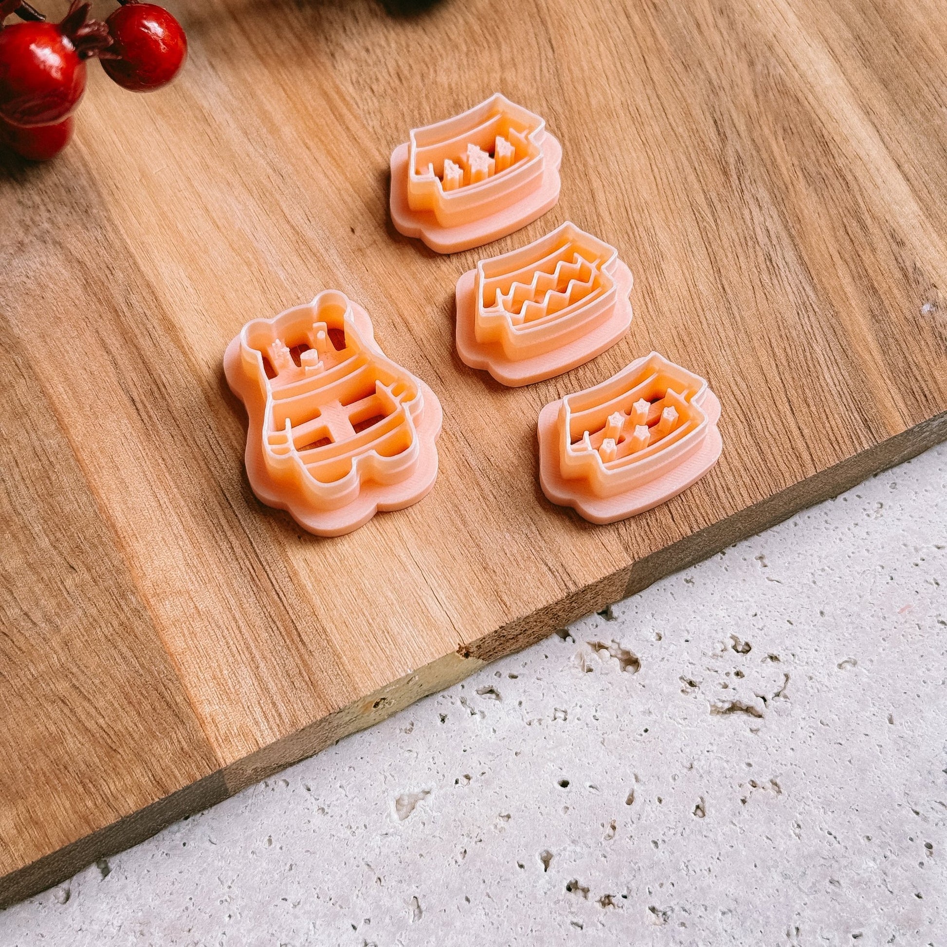 Bear with sweaters - Cutter - CLN Atelier