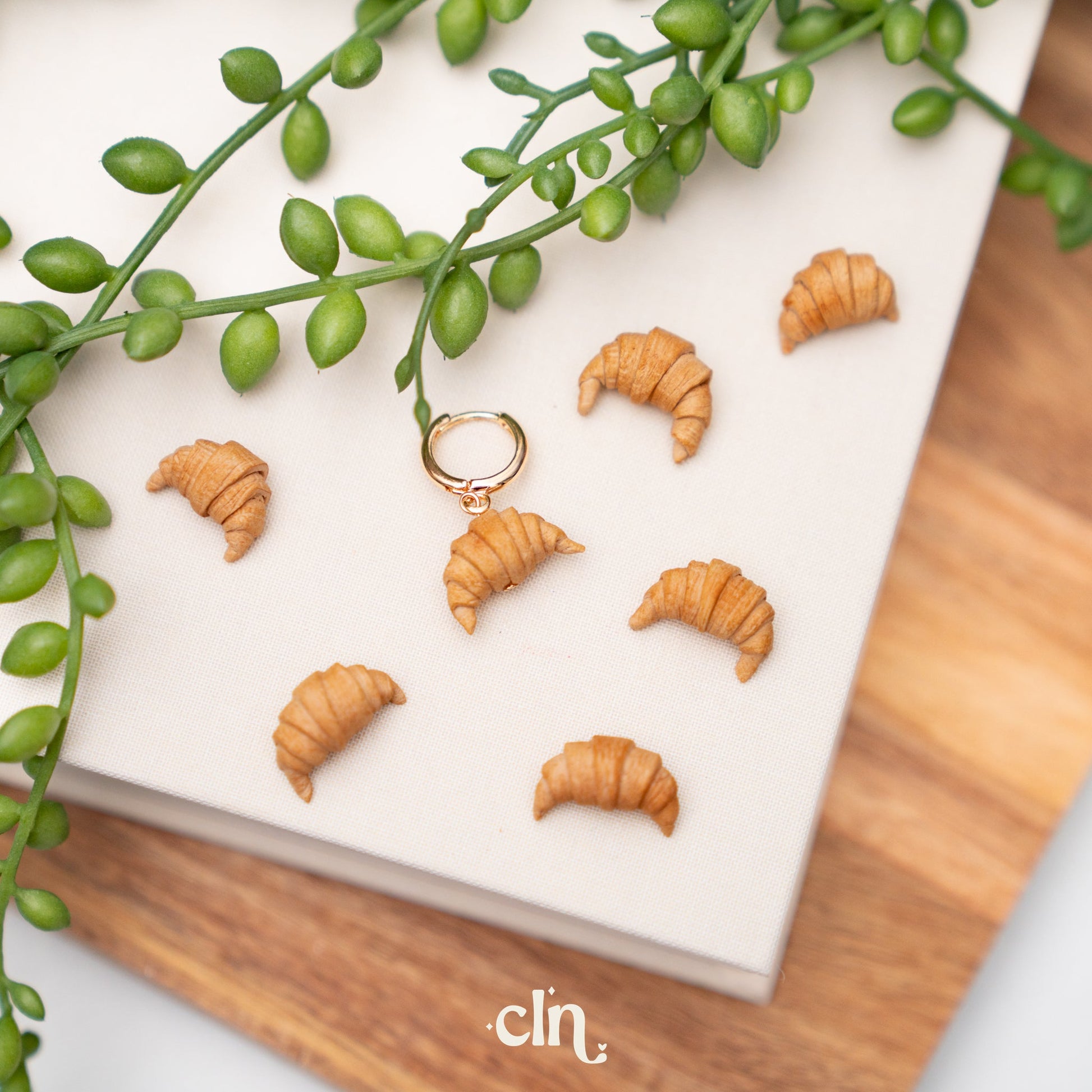 Croissant huggie hoops - Earrings - CLN Atelier