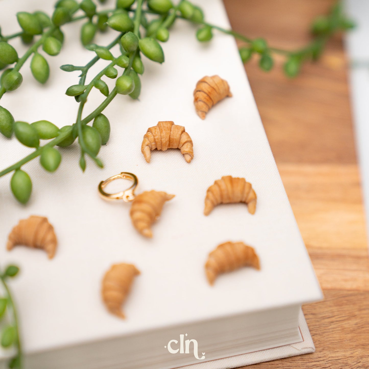 Croissant huggie hoops - Earrings - CLN Atelier