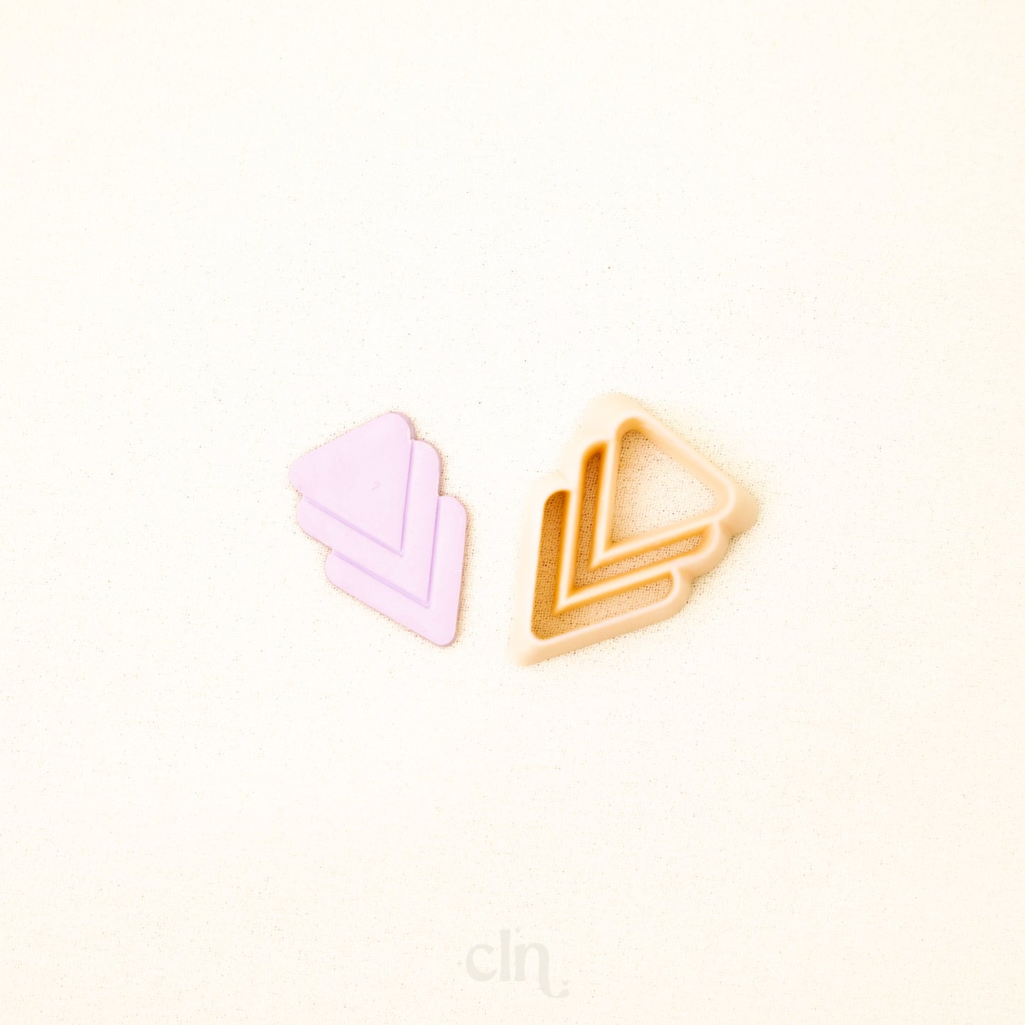 Embossed arrow triangle shape - Cutter - CLN Atelier