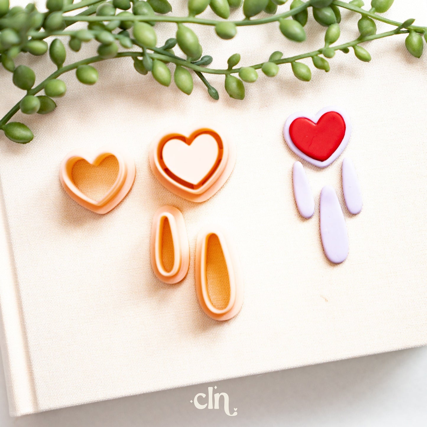 Embossed heart dangle - Cutter - CLN Atelier