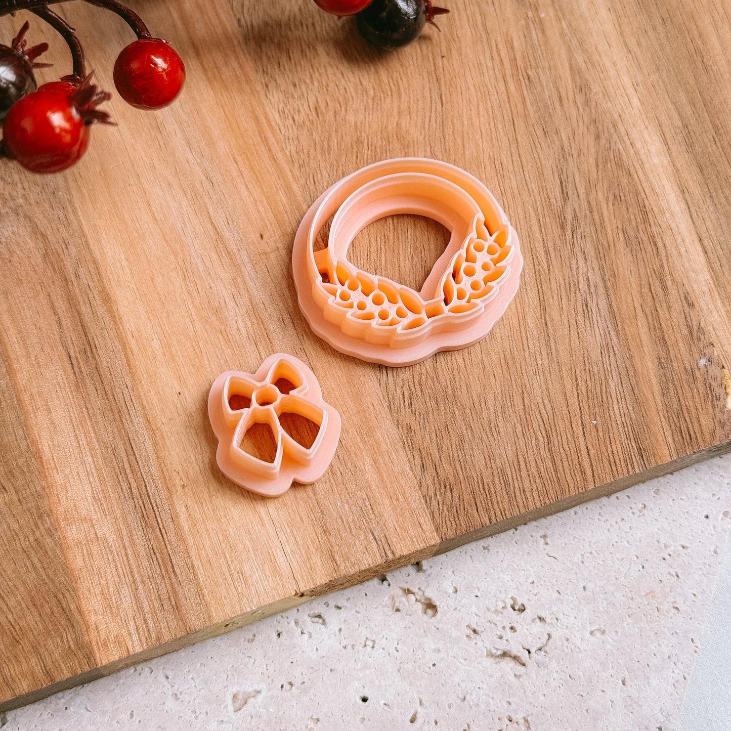 Embossed wreath with bow - Cutter - CLN Atelier