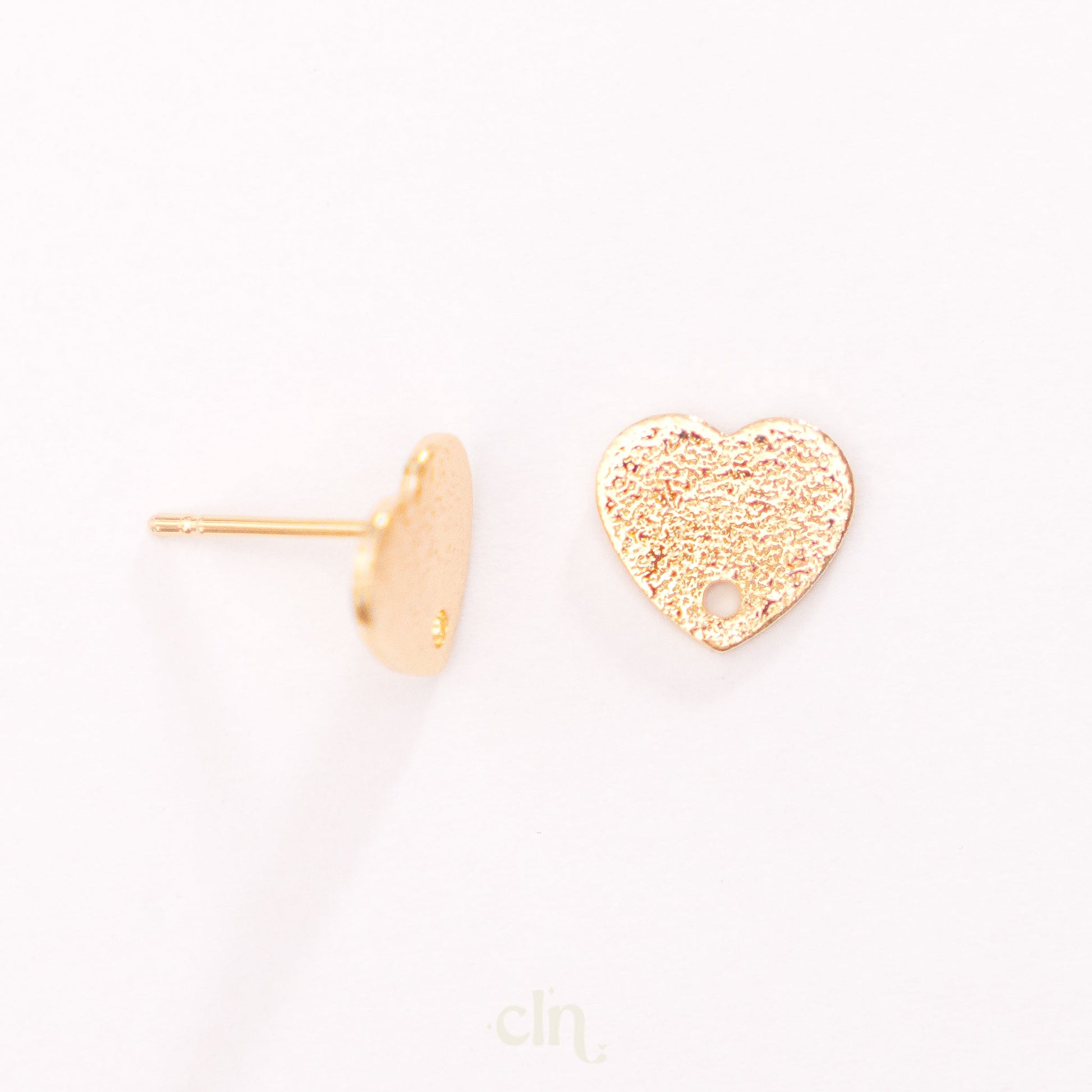 Heart speckled 10mm stud 14K gold plated - Earring findings - CLN Atelier