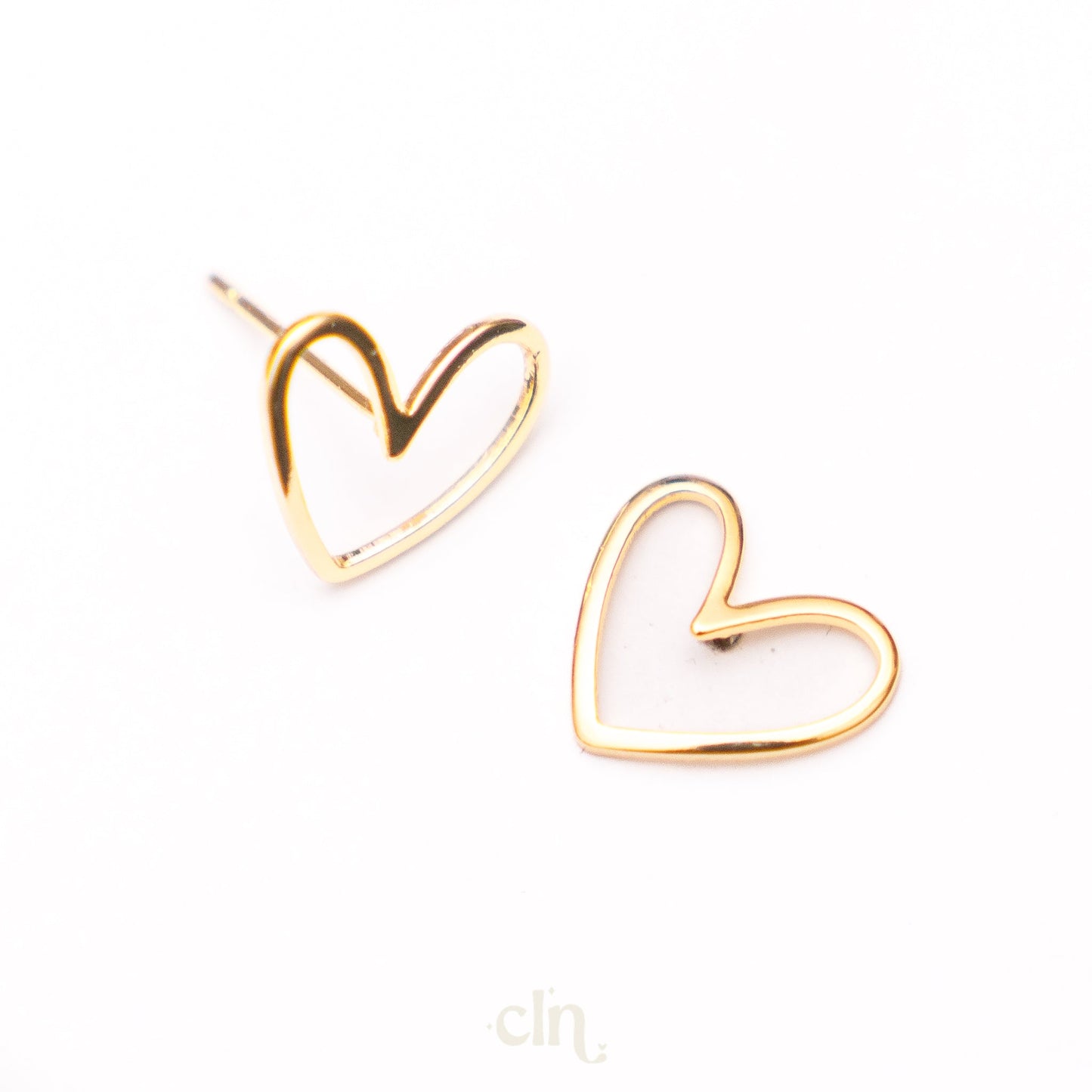 Heart stud 18K gold plated brass - Earring findings - CLN Atelier