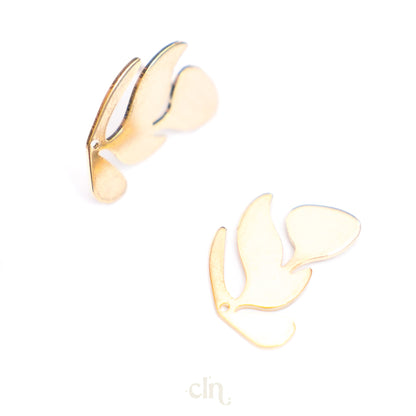 Leaf stud 24K gold plated - shiny - Earring findings - CLN Atelier