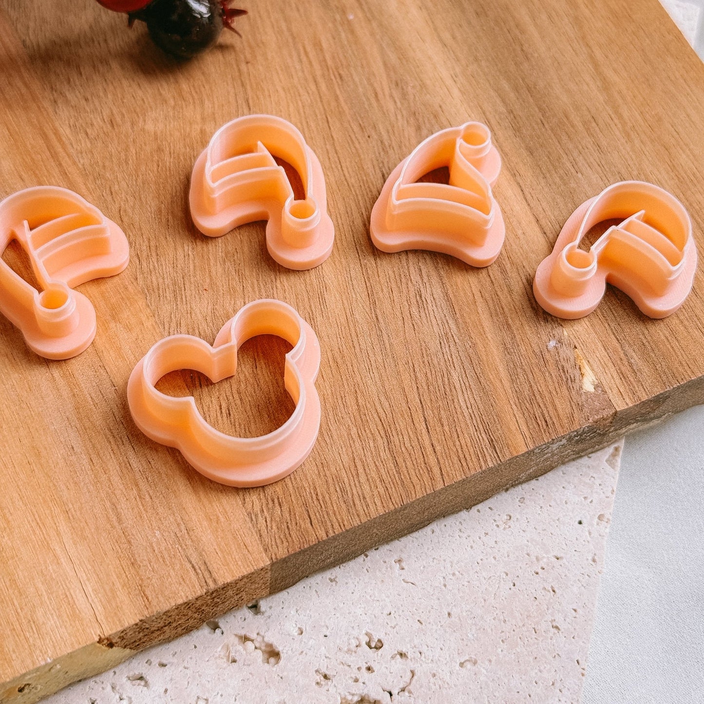 Mickey witch Santa hat (3 versions) - Cutter - CLN Atelier