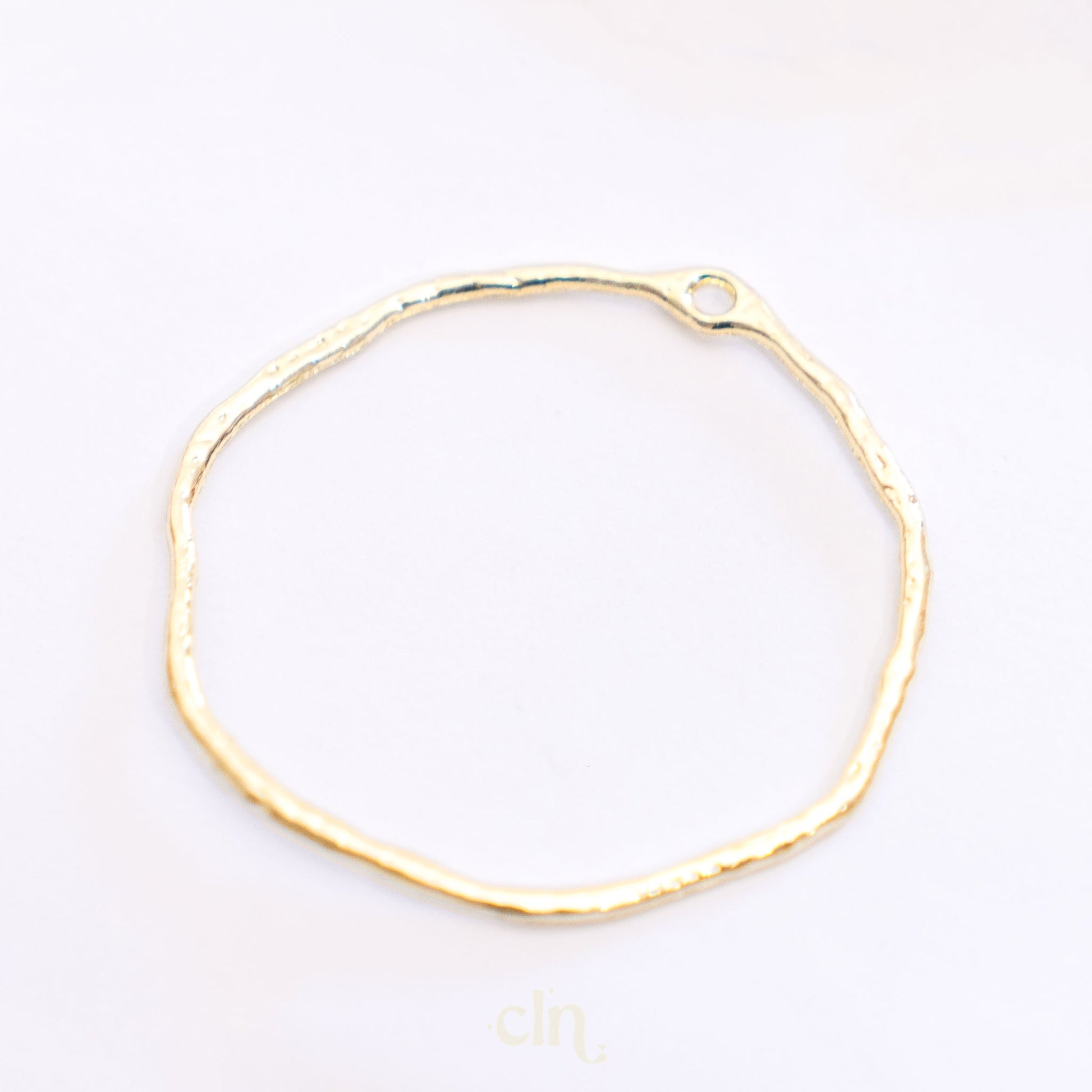 Organic circle charm large - CLN Atelier