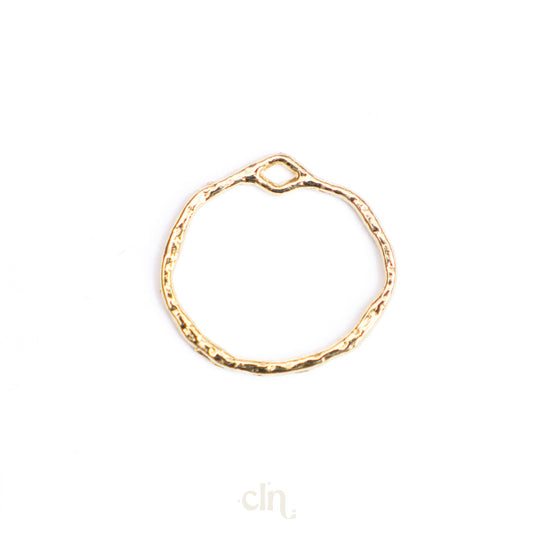 Organic circle charm small - CLN Atelier