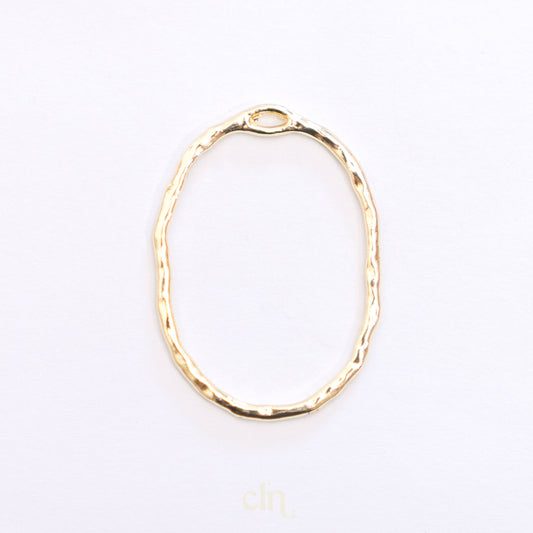 Organic oval charm gold - CLN Atelier