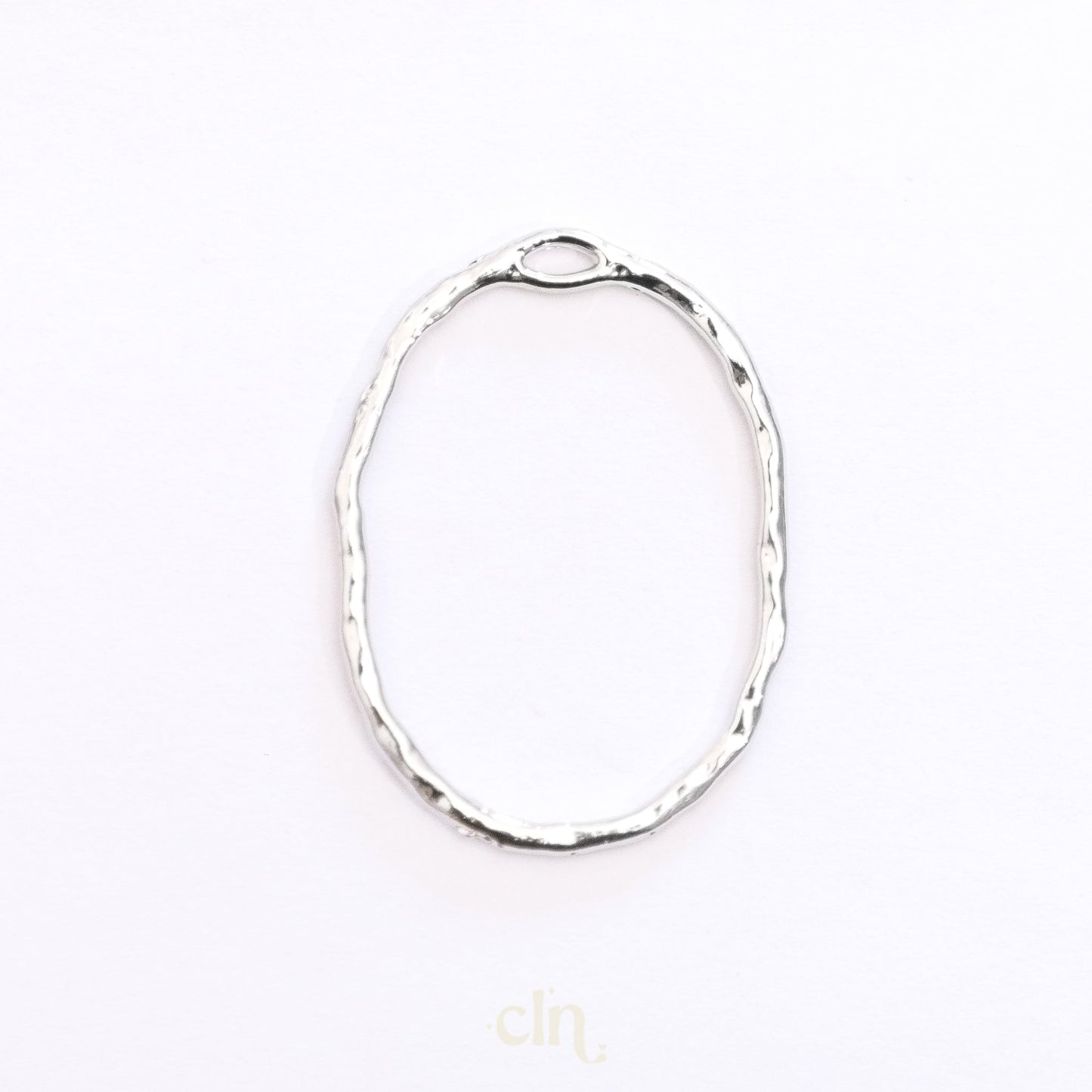 Organic oval charm silver - CLN Atelier