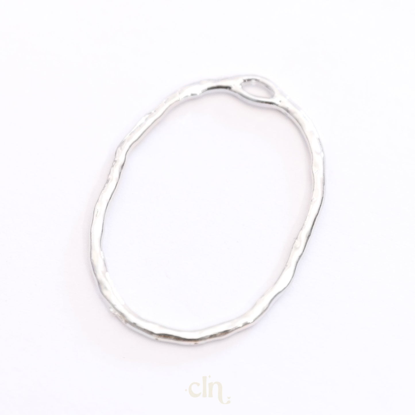 Organic oval charm silver - CLN Atelier