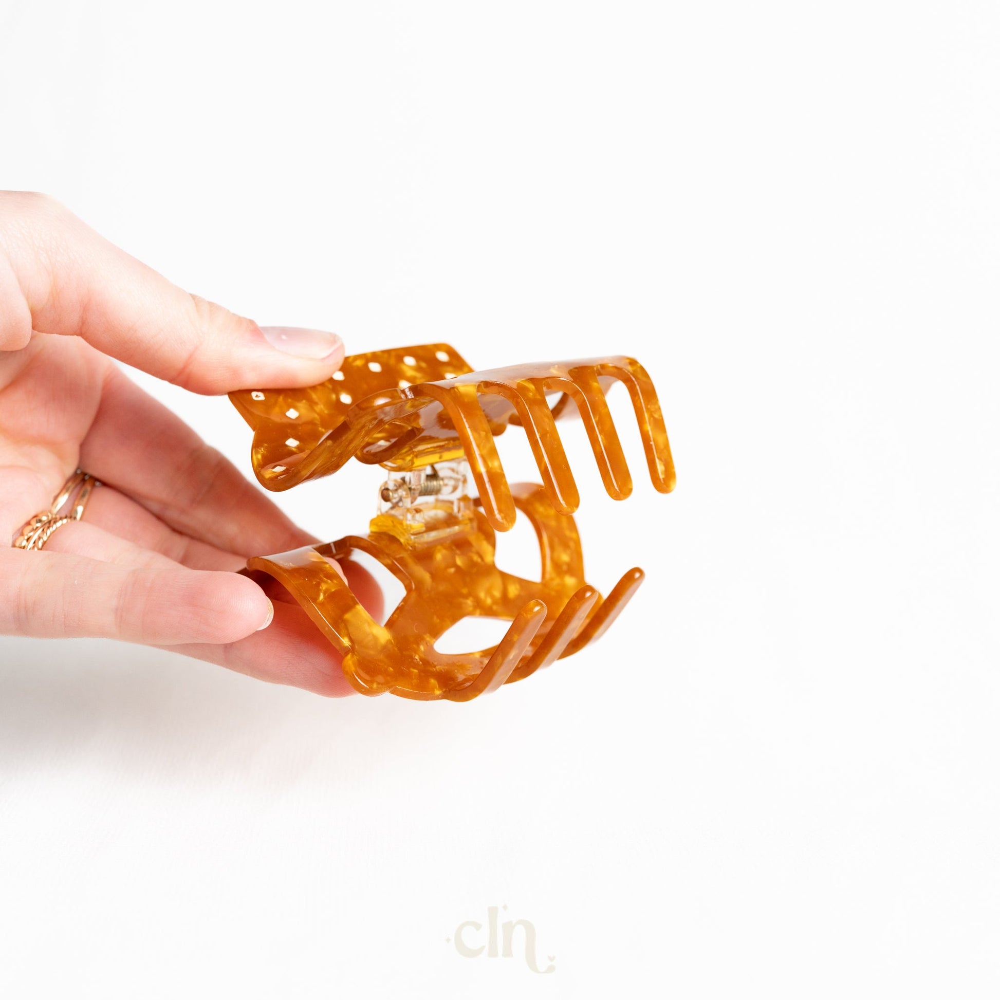 Pretzel hair clip - Hairclips - CLN Atelier