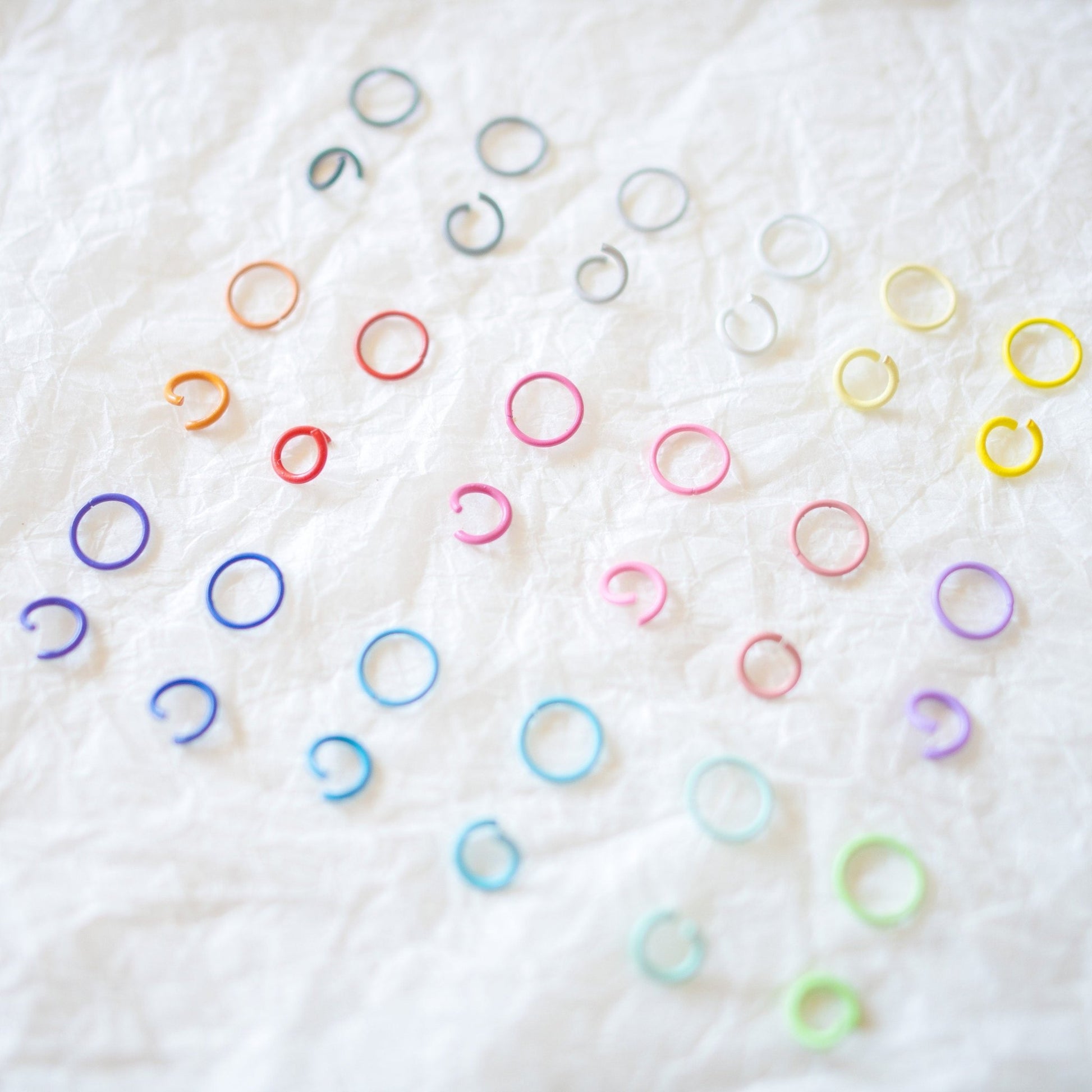 50 Concrete Gray Jump Rings - Jump rings - CLN Atelier