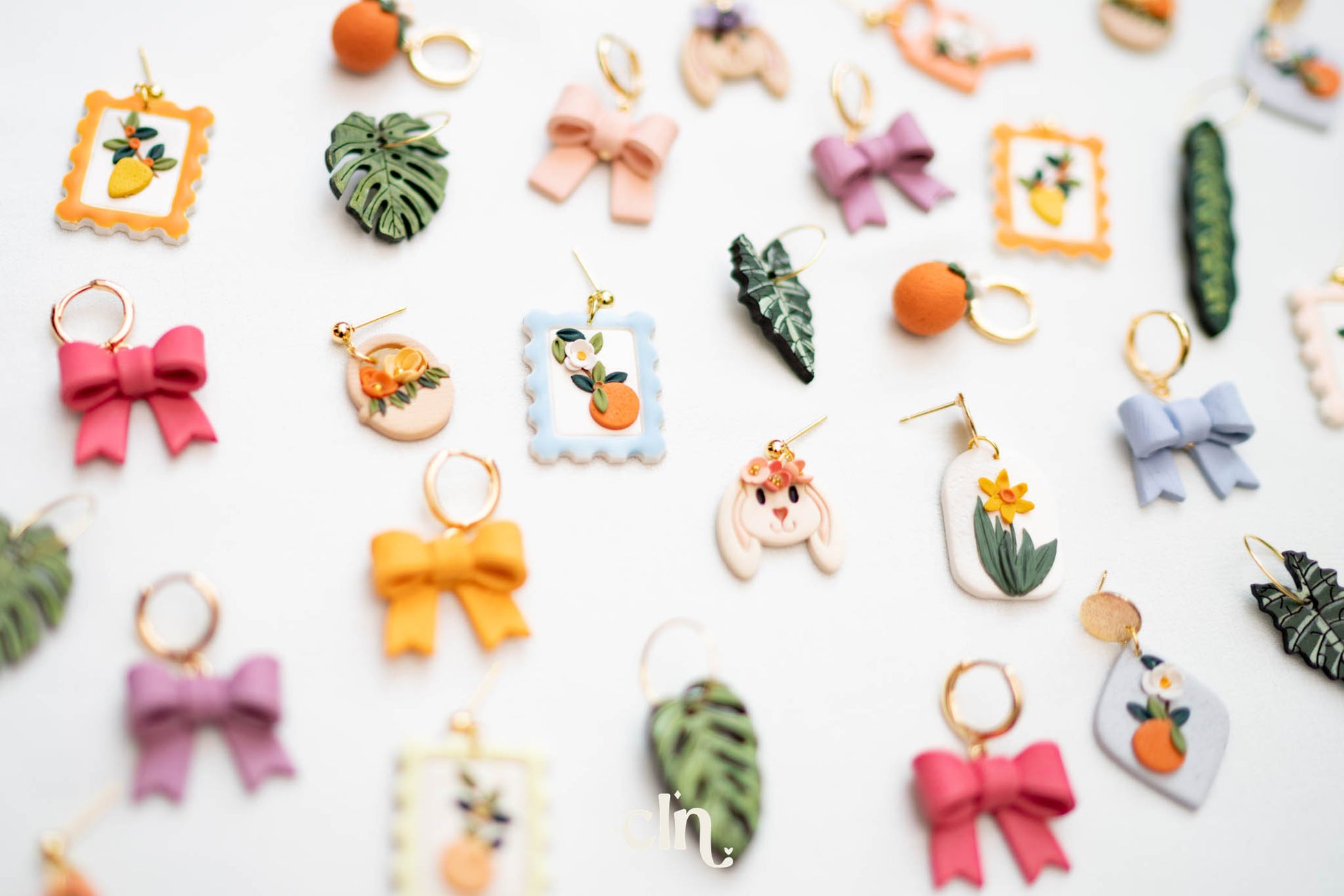 a table topped with lots of different types of earrings